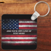 アメリカ国旗にテキストを追加する キーホルダー (裏面)