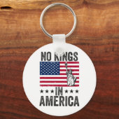 アメリカ国旗に王がいないから民主主義救に抗議6 キーホルダー (正面)