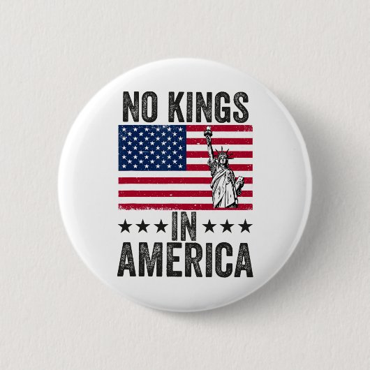 アメリカ国旗に王がいないから民主主義救に抗議6 缶バッジ (正面)