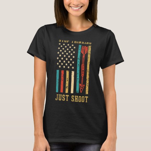 アメリカ国旗のアーチェリー矢印と弓矢 Tシャツ (正面)