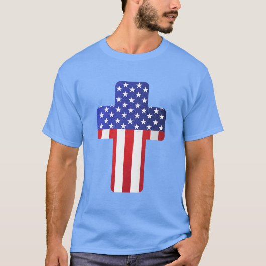 アメリカ国旗のキリスト教の十字架 愛国的な信仰 アメリカ Tシャツ (正面)