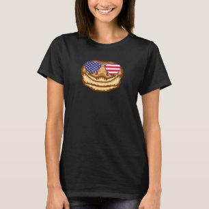 アメリカ国旗のサングラスをかけたクールなヤモリ アメリカ Tシャツ