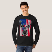 アメリカ国旗のサングラスを身に着けている愛国的な鹿 Tシャツ (正面フル)