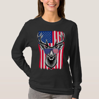 アメリカ国旗のサングラスを身に着けている愛国的な鹿 Tシャツ