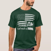 アメリカ国旗のトラクターだから神は農家 Tシャツ (正面)