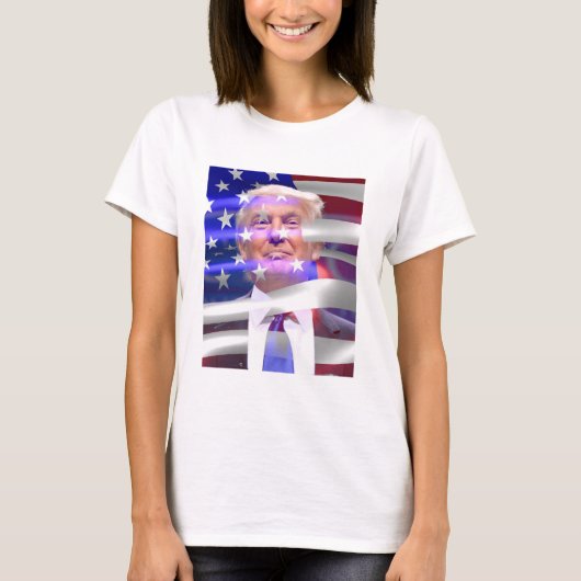 アメリカ国旗のトランプ2020 Tシャツ (正面)