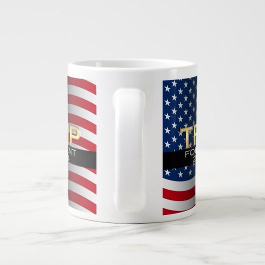 アメリカ国旗のトランプ2024金ゴールド愛国心 ジャンボコーヒーマグカップ (裏面)