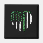 アメリカ国旗のハートだけでメンタルヘルス戦争と戦う マグネット (正面)