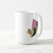 アメリカ国旗のマグカップを持つリス コーヒーマグカップ (正面右)