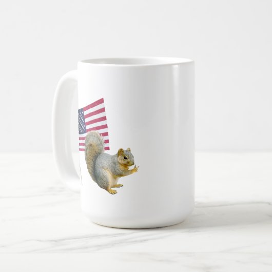 アメリカ国旗のマグカップを持つリス コーヒーマグカップ (正面左)