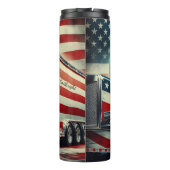 アメリカ国旗のモノグラムを持つ愛国的なセミトラック タンブラー (裏面)