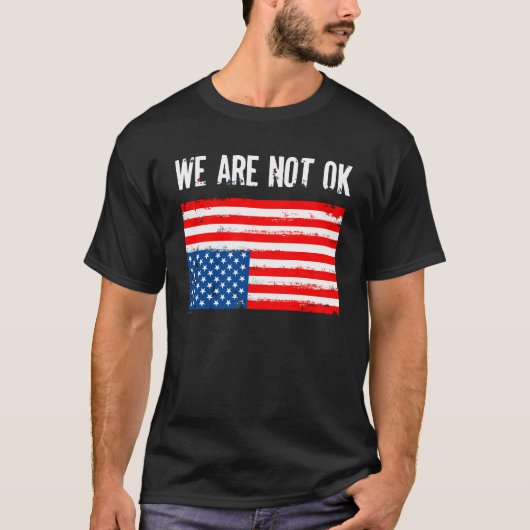 アメリカ国旗の上下逆さまは問題ない Tシャツ (正面)