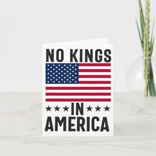 アメリカ国旗の中に王がいないのは民主主義に救抗議する カード (正面)