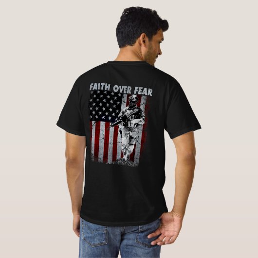 アメリカ国旗の兵士の愛国心への恐怖に対する信仰 Tシャツ (裏面フル)