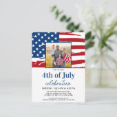 アメリカ国旗の家族の写真7月4日のパーティー インビテーションポストカード (スタンド正面)
