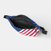 アメリカ国旗の愛国的なモノグラムのウエストのクロスボディ ファニーパック (見開き)