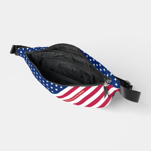 アメリカ国旗の愛国的なモノグラムのウエストのクロスボディ ファニーパック (見開き)