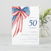 アメリカ国旗の愛国的なリボンを使った50歳の誕生日お祝い 招待状 (スタンド正面)