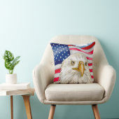 アメリカ国旗の愛国芸術の前のハゲのワシ クッション (椅子)