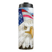 アメリカ国旗の愛国芸術の前のハゲのワシ タンブラー (正面)