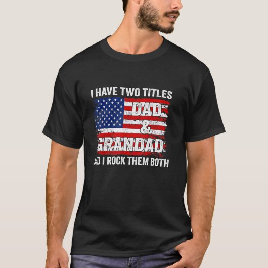 アメリカ国旗の父と祖父の2つの称号 ファーザーズデーギフト Tシャツ (正面)