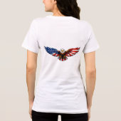 アメリカ国旗の翼 ハクトウワシ 愛国心あふれる独立記念日の トライブレンドＴシャツ (裏面)