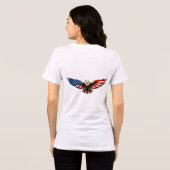 アメリカ国旗の翼 ハクトウワシ 愛国心あふれる独立記念日の トライブレンドＴシャツ (裏面全面)