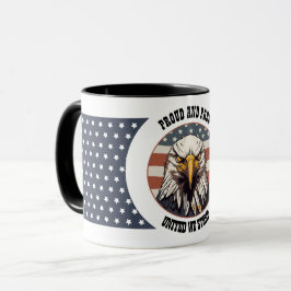アメリカ国旗の背景のハクトウワシの胸像 マグカップ