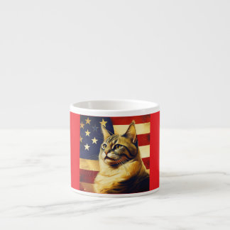 アメリカ国旗の背景の美しい猫 エスプレッソカップ