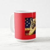 アメリカ国旗の背景の美しい猫 コーヒーマグカップ (正面左)