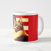 アメリカ国旗の背景の美しい猫 ジャンボコーヒーマグカップ (正面右)