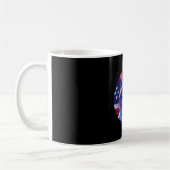 アメリカ国旗の背景の赤白青の猫 コーヒーマグカップ (左)