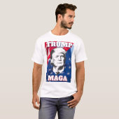 アメリカ国旗の背景を持つトランプ・マガ Tシャツ (正面フル)