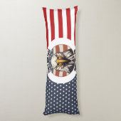 アメリカ国旗の背景を持つハゲのイーグルバスト ボディピロー (裏面 (縦))