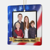 アメリカ国旗の背景愛国的な家族の写真 セラミックオーナメント (左)