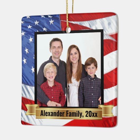 アメリカ国旗の背景愛国的な家族の写真 セラミックオーナメント (左)