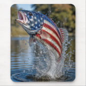アメリカ国旗の魚が水から飛び出す マウスパッド (正面)