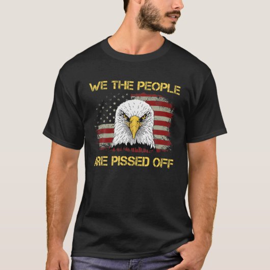 アメリカ国旗のBalds Eagless我々は人々はPisであると見る Tシャツ (正面)