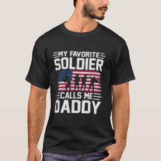アメリカ国旗わたしの兵士はパパ軍の父をDと呼ぶ Tシャツ