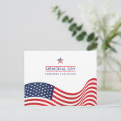 アメリカ国旗をなびかせたメモリアルデーのカード ポストカード (スタンド正面)