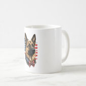 アメリカ国旗を持つドイツの羊飼い コーヒーマグカップ (正面右)