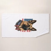 アメリカ国旗を持つドイツの羊飼い バスタオル (バスタオル)