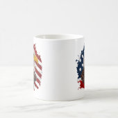 アメリカ国旗を持つハゲのワシ コーヒーマグカップ (中央)