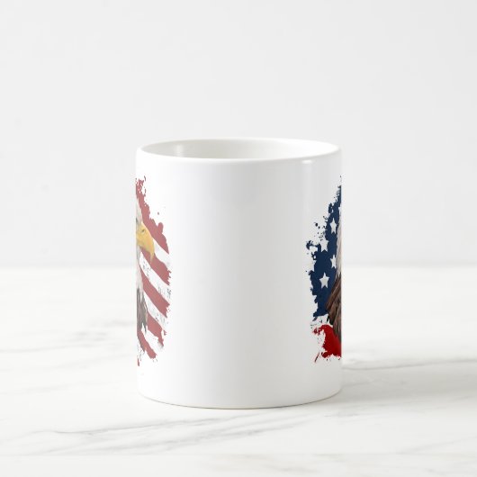 アメリカ国旗を持つハゲのワシ コーヒーマグカップ (中央)