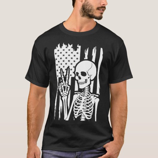 アメリカ国旗を持つ動揺して平和標識スケルトン Tシャツ (正面)