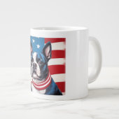 アメリカ国旗を持つ愛国的なボストンテリア ジャンボコーヒーマグカップ (正面右)