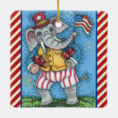 アメリカ国旗を振るかわいい愛国象 セラミックオーナメント (裏面)