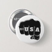 アメリカ国旗を掲げたアメリカの拳バンプ 缶バッジ (正面&裏面)