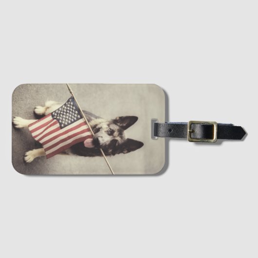 アメリカ国旗を掲げたドイツの羊飼い ラゲッジタグ (正面横)