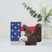 アメリカ国旗を掲げたハゲ・イーグル ポストカード (スタンド正面)